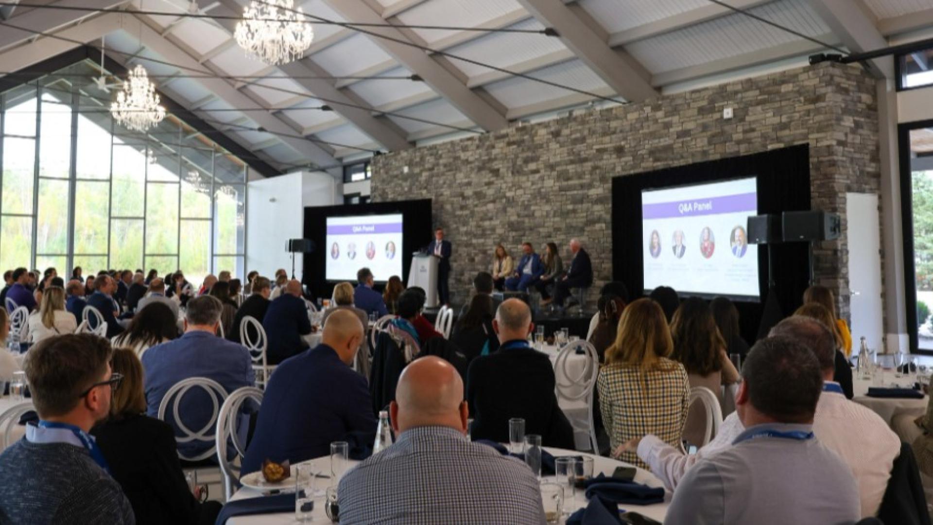 Crowd at Mayor's Business Breakfast